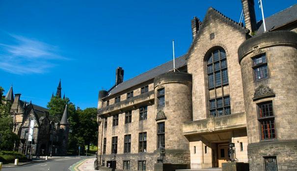 悲剧,埃及一评论员在昨天比赛中突发心脏病不幸去世“十大足球赌注软件”(图1) 十大足球赌注软件